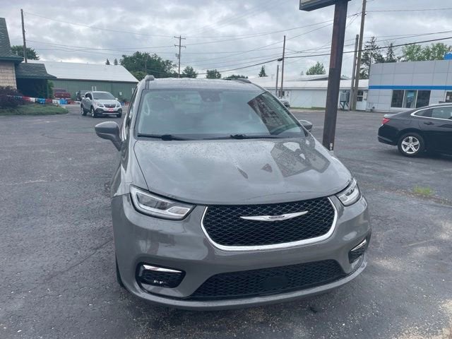 2022 Chrysler Pacifica Touring L in Gray — front three-quarter view