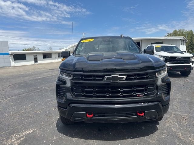 2026 Chevrolet Silverado 1500 LT Trail Boss in Black — front three-quarter view